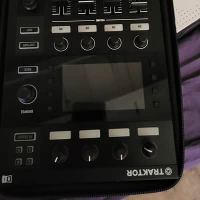 Native Instruments Traktor Kontrol D2 2010s - Black image 1