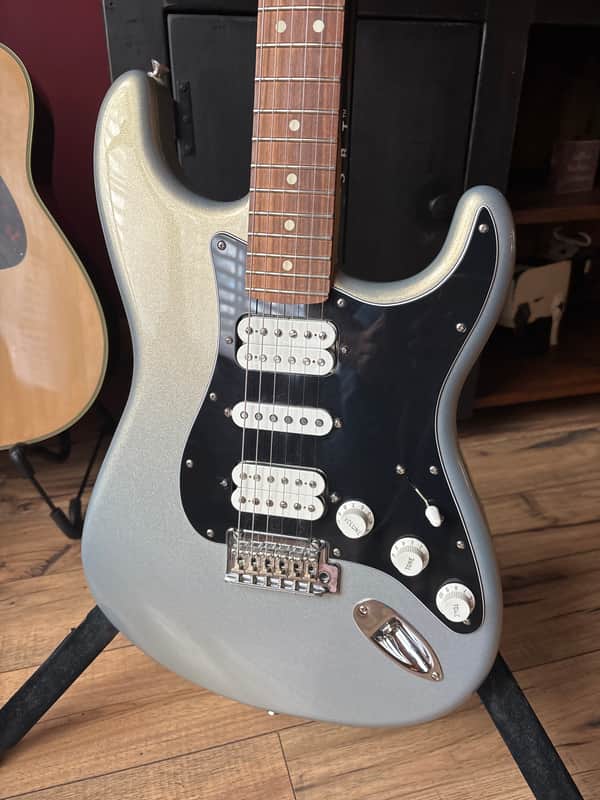 Fender Player Stratocaster HSH with Pau Ferro Fretboard 2019 - 2024 - Silver image 1