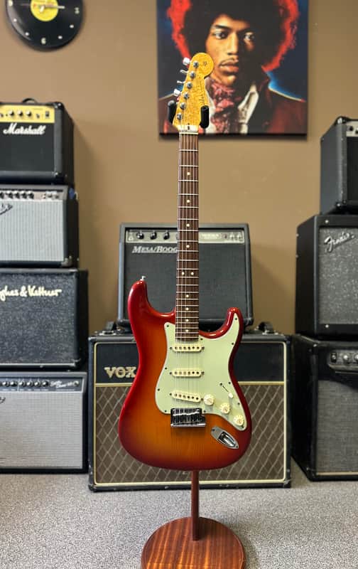 Fender Custom Shop Deluxe Stratocaster - Cherry burst image 1