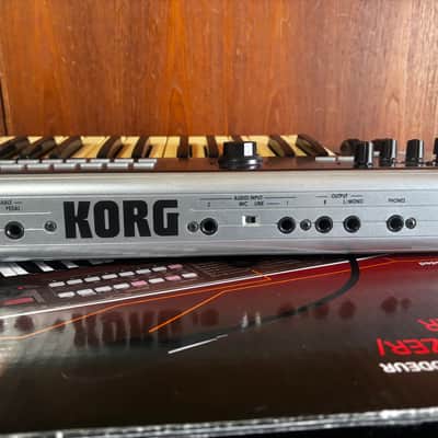 Korg R3 SYNTHESIZER/VOCODER w/box, mic, power supply Radias image 11