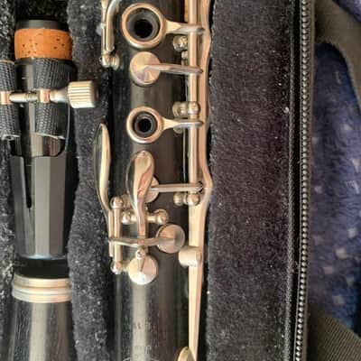 Buffet Crampon E11 Intermediate Bb Clarinet 2010s - Black image 3