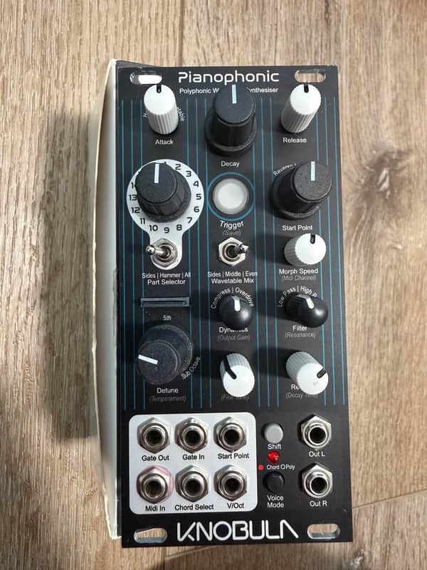 Knobula Pianophonic 8-Voice Multi-Oscillator Wavetable Synthesizer