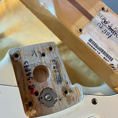 2000 Fender American Standard Stratocaster Maple Fretboard Vintage White Original Case image 12