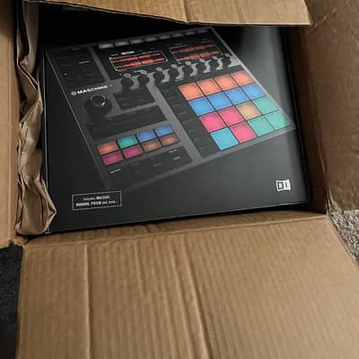Native Instruments Maschine Plus 2020 - Present - Black image 7