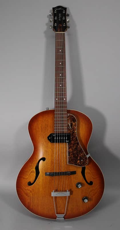 Godin 5th Avenue Kingpin Cognac Burst image 1