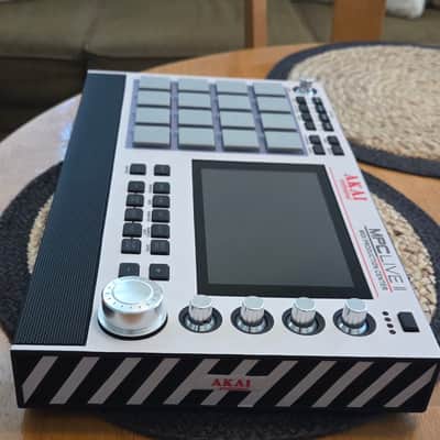 Akai MPC Live II Standalone Sampler / Sequencer Retro Edition 2020 - Present - Grey image 4