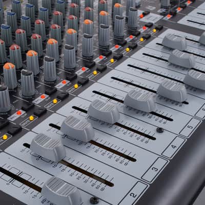 Behringer Europower PMP4000 1600-Watt 16-Channel Powered Mixer image 8