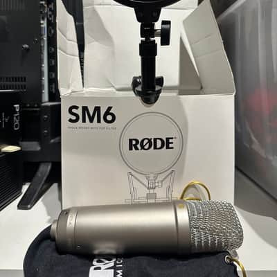 RODE NT1-A Large Diaphragm Cardioid Condenser Microphone 2002 - Present - Silver