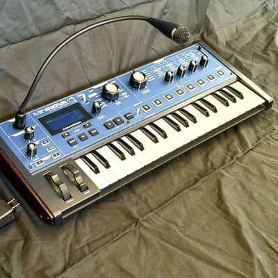 Novation MiniNova 37-Key 18-Voice Synthesizer 2012 - Present - Blue