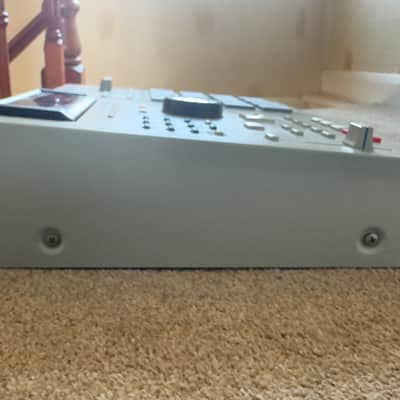 Akai MPC 2000xl | 8 Outs | Max Ram | Card Reader | New Screen | Excellent Condition image 4