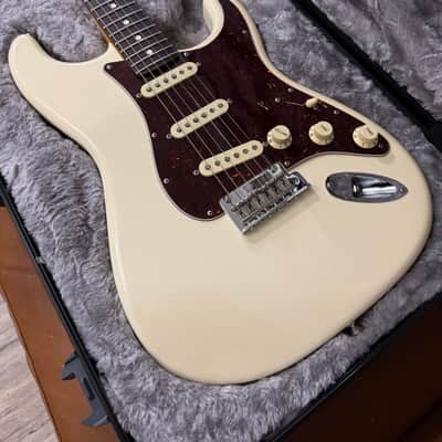 Fender American Professional II Stratocaster with Rosewood Fretboard 2020 - Present - Olympic White image 2