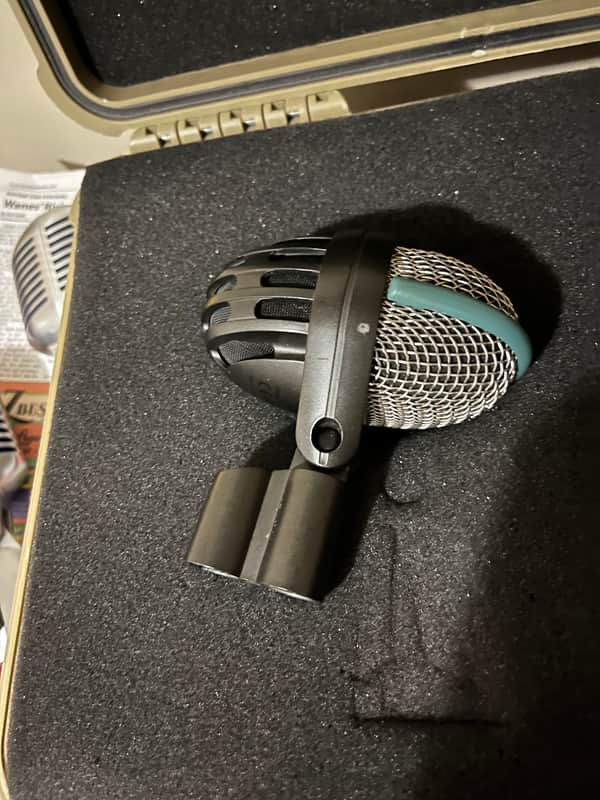 AKG D112 Large Diaphragm Dynamic Bass Drum Microphone | Reverb