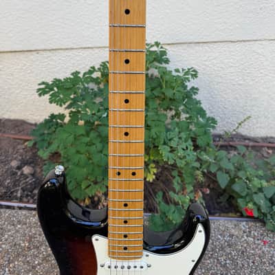 Fender Limited Edition 60th Anniversary American Special Stratocaster 2014 - Sunburst - Maple Fretboard image 4