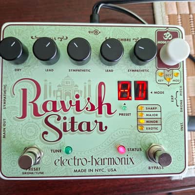 Electro-Harmonix Ravish Sitar Sitar Emulator 2011 - Present - Green / Red image 2