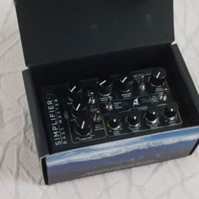 DSM & Humboldt Electronics Electronics Simplifier Bass Master Preamp Pedal image 2
