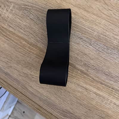 Gibson stock Guitar strap 2016 - Black - STILL HAS THE RUBBERBAND TIE ON IT image 2