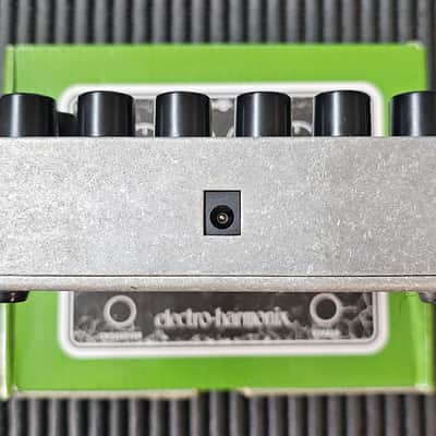 Electro-Harmonix Deluxe Bass Big Muff Pi Distortion / Sustainer image 2