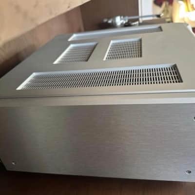 Esoteric F07 integrated amplifier image 5
