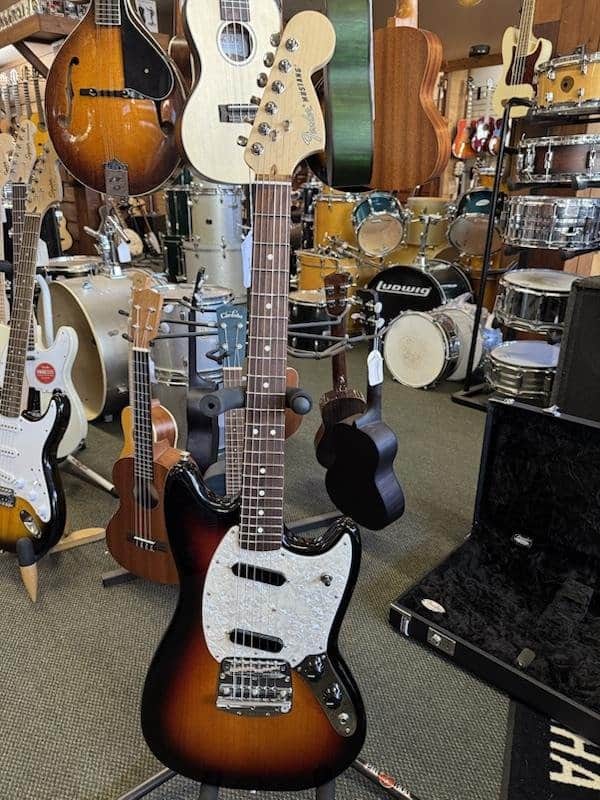 Fender American Performer Mustang - 3-Color Sunburst w/ HSC