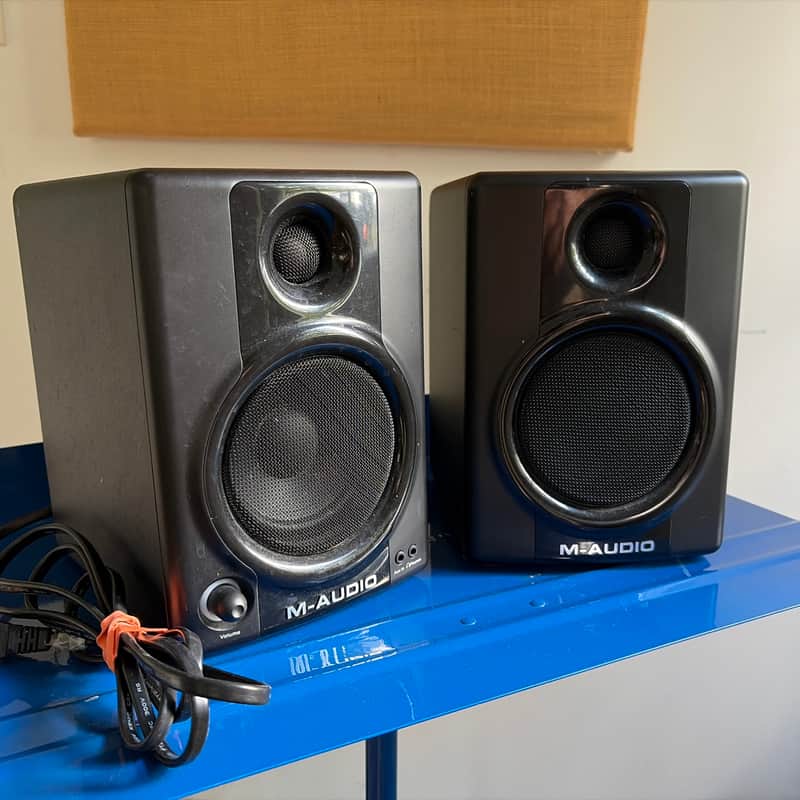 M-Audio AV-40 - Black image 1