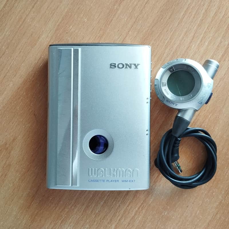1997 Sony WM EX 7 Sony Walkman Cassette player WM EX7 silver w…