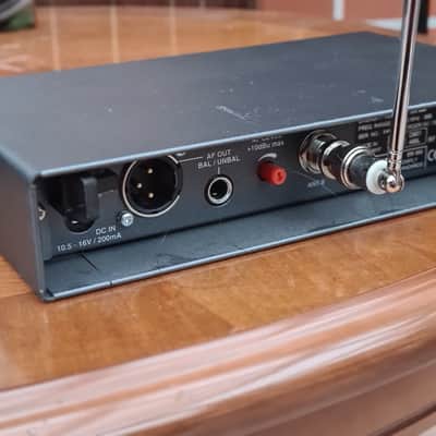 Sennheiser Diversity Receiver EM 300+SK300 Transmitter image 18