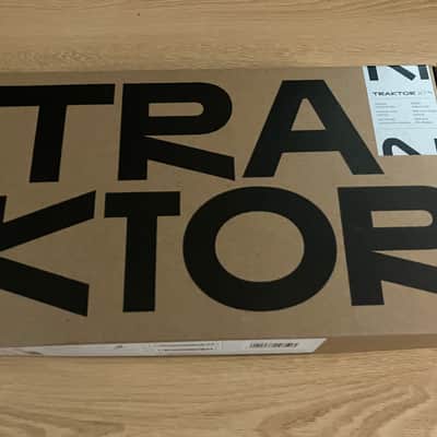 Native Instruments Traktor X1 MK3 DJ Controller + Stand image 5