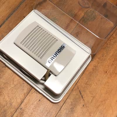Grundig GDM 16 vintage dynamic microphone image 2