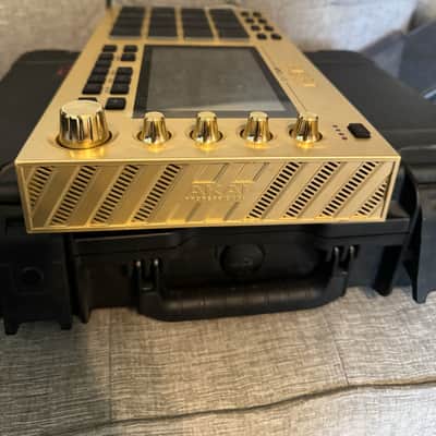 Akai MPC Live Standalone Sampler / Sequencer Gold Edition 2018 - Present - Gold image 4