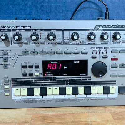 Roland MC-303 Classic Groovebox - Silver