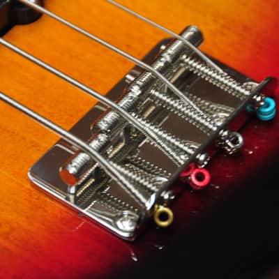 Squier  Classic Vibe 60's Jazz Bass Fretless 3 Tone Sunburst image 7