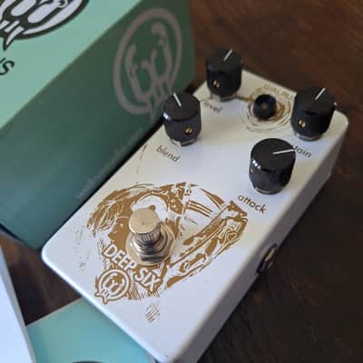 Walrus Audio Limited Edition Deep Six * Anglerfish Pearl Gold Ink image 2