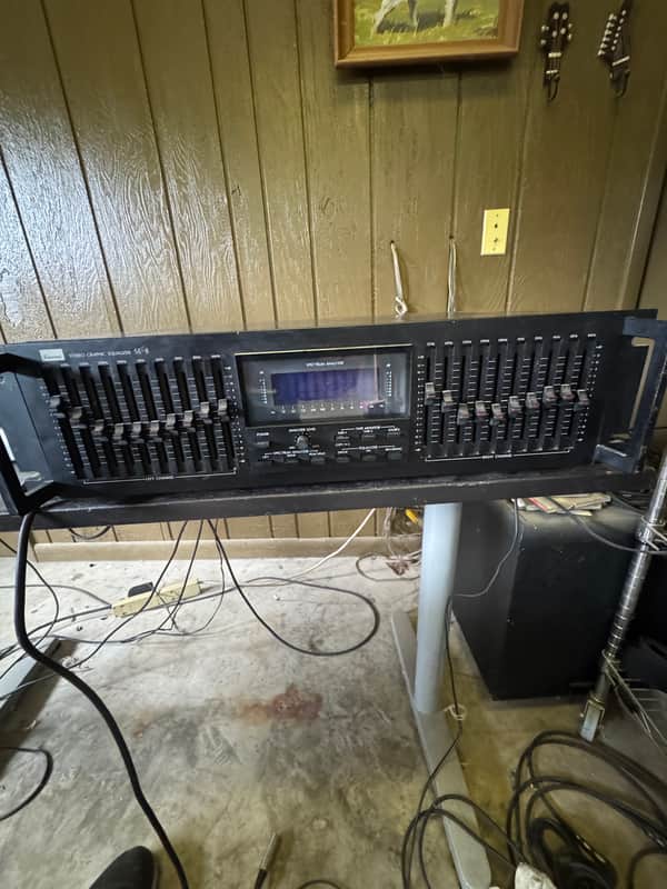 Sansui SE-8 90’s ish - Black Equalizer with Rack mount handles image 1