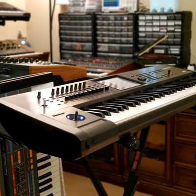 MUST SEE!!! KORG KRONOS 61 FULLY INSPECTED/SERVICED AND IN AMAZING CONDITION! image 8