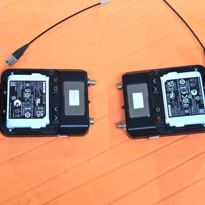 Two (2) Shure ADX1 Digital Wireless Bodypack Transmitters with LEMO3 (G57: 470 to 608 MHz) imagen 5