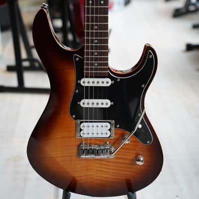 Yamaha Pacifica 812V image 1