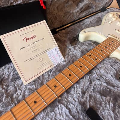 Fender American Professional Stratocaster with Maple Fretboard 2019 Olympic White image 5