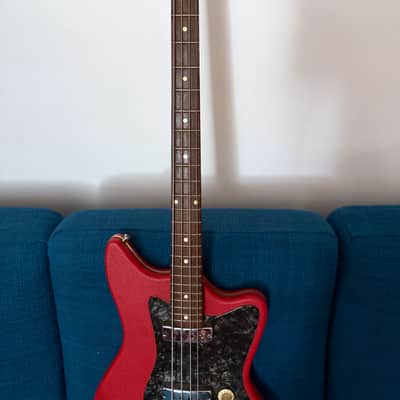 Egmond Typhoon bass guitar 1966-1968 - red tolex image 4
