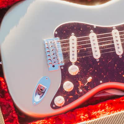 2017 Fender Classic Player '50s Stratocaster, Shoreline Gold W/ TORTOISE PICKGUARD! image 3