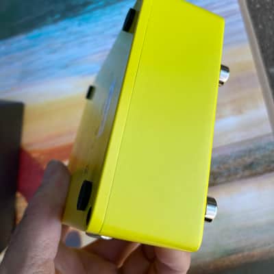 Harley Benton Bass Camp Bass Chorus and Envelope Filter 2 in 1 dual effect pedal - Yellow image 8