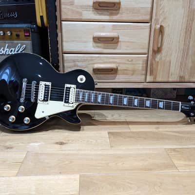 Epiphone Les Paul Classic Ebony / Gloss Black (2019) Versatile Tone Machine image 1