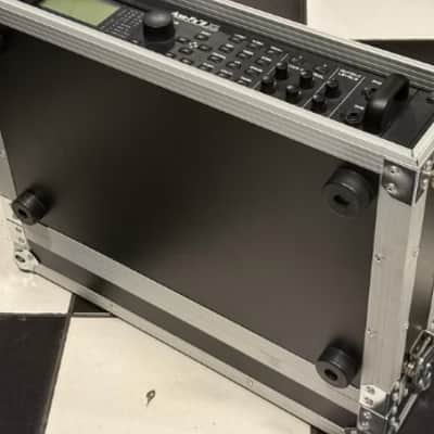 Fractal Audio Axe-FX II XL+ with Controller MFC 101 MARK III + ROAD READY CASE 2U + MFC 101 EXTENSION FOOTSWITCHFX UNITS RAC12 + image 7