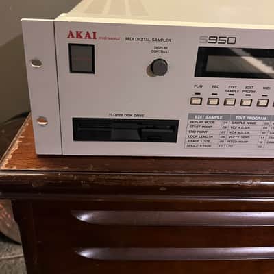 Akai S950 MIDI Digital Sampler 1988 - White image 5