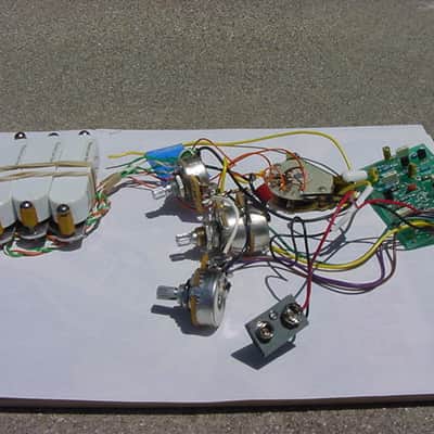 Fender Buddy Guy  Gold Lace Sensor  Pickup System White / Gold image 5
