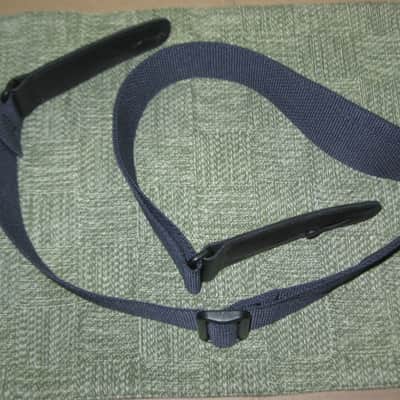 very lightly used Lock-It LIS-001-P2-BLK POLY PRO SERIES Black 2" guitar strap (2" wide, black polypropylene material, patented and brilliant Lock-It strap locking system, leather ends) straps, extend to an extra long 62" in max length image 11