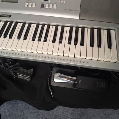 Yamaha DGX-220 76 Key Portable Grand Keyboard - Silver image 5