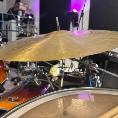 Paiste 20" Signature Traditionals Light Ride Cymbal 1996 - Present - Traditional image 7