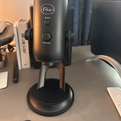 Blue Yeti Multipattern USB Microphone 2010s - Black image 1