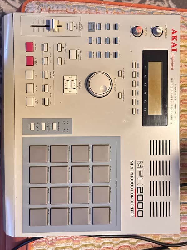 AKAI MPC2000XL MIDIプロダクションセンター Akai MPC2000XL MCD MIDI Production Center | Reverb