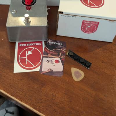 R2R Electric Vintage Wah with expression pedal image 3